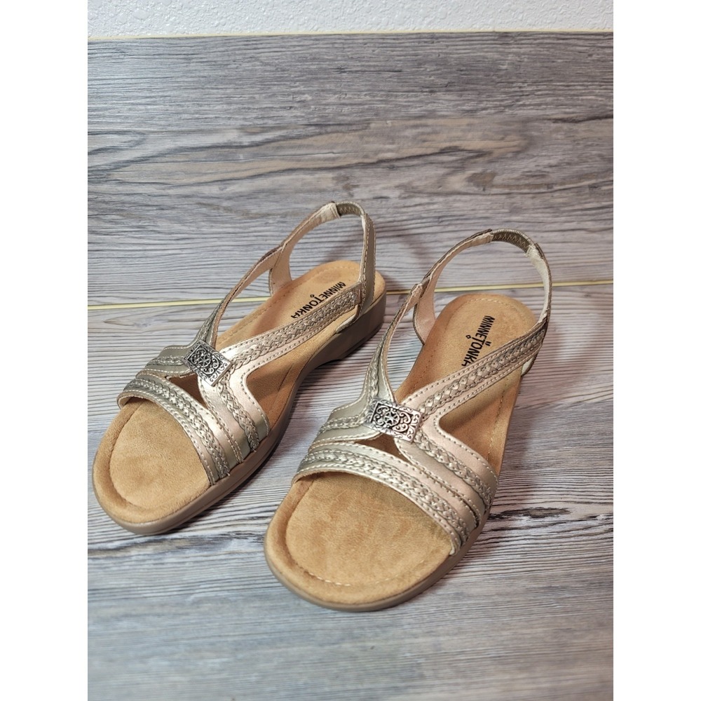 Minnetonka woman's Galina Sling back NEW white gold size 6W''